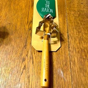 Rae Dunn Christmas spatula and Christmas tree cookie cutter gift set.